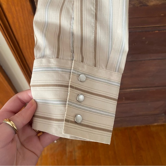 Ely Cattleman Cropped Shirt - Picture 2 of 6